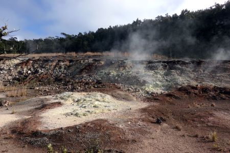 Kilauea - kouřící fumaroly a solfatary